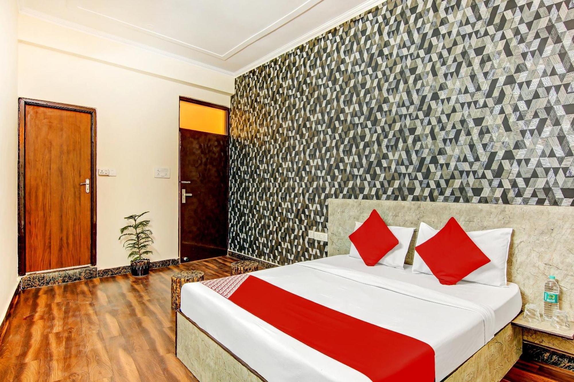 Hotel O Sky Inn Gáziábád Kültér fotó